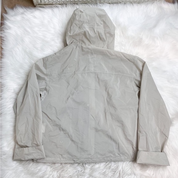 Lululemon Feel the Ease Jacket in Silverstone Size 8 - Picture 2 of 4